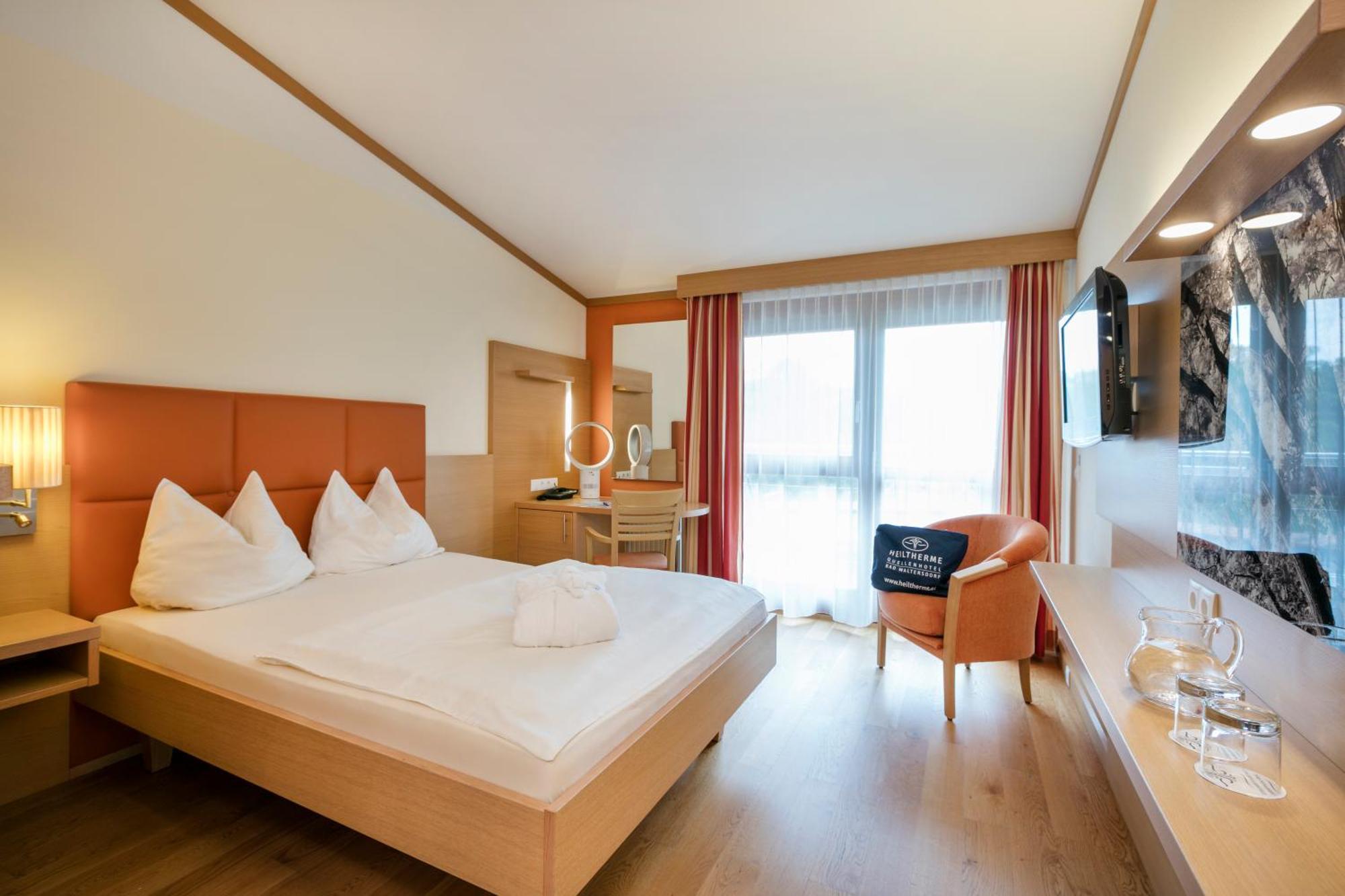 Heilthermen Resort Bad Waltersdorf Room photo